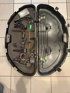 Matthew’s Triax 28.5" - 60# RH Compound Bow - Picture 1 of 11
