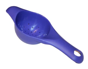 Mini tamiz Tupperware pequeño colador de hojas de té redondo dispositivo de cocina púrpura NUEVO - Imagen 1 de 2