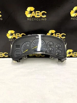 2000-2002 GMC Yukon Speedometer Instrument Cluster ID 15758075 OEM - Image 1 of 4