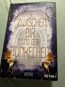 Zwischen dir und der Dunkelheit von Antonia Neumayer (2020, Taschenbuch) - Bild 1 von 2