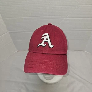De Colección Arkansas Razorbacks 47' Marca Script A Rojo Usado en Excelente Condición Talla Pequeña - Imagen 1 de 6