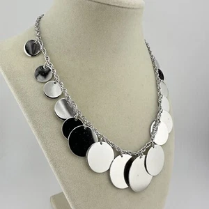 "Collar clásico MCM disco colgante acabado cromado tono plata vintage Trifari de 17""" - Imagen 1 de 4