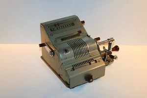 Brunsviga " 13 RK "/ Antike Kurbel-Rechenmaschine / guter Zustand mit Funktion - Photo 1/7