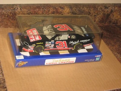 2001 Winner's Circle 1:24 Dale Earnhardt Jr. Mom 'N' Pop's Chevy Monte Carlo 31 - Image 1 of 2