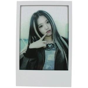 IVE Yujin - "Empathy" Soundwave Lucky Draw POB Photocard Polaroid Official - Picture 1 of 2