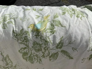 Martha Stewart Farmhouse Whimsy Bird & Floral Toile Full/Queen Bettdecke & Kissenbezüge - Bild 1 von 8