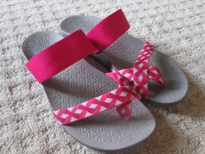 Chaco Women's Single Strap Toe Loop Sandals Pink White Size 7 Open Heel Shoes - Picture 1 of 5