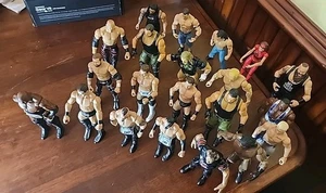 LOT Of 21 Mattel WWE WWF Poseable 7" Action Wrestling Figures 1999-2017 - Afbeelding 1 van 14