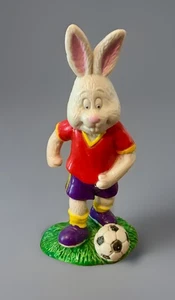 Vintage Easter Unlimited Ball Playin' 4" Bunny Spielzeug Figur Fußball spielen - Bild 1 von 4