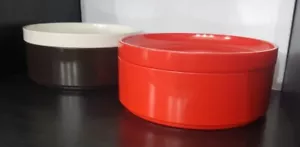 MELCASA MILANO 2 CONTENITORI + COPERCHIO IMPILABILI MELAMMINA 1970 RARI DESIGN - Foto 1 di 4
