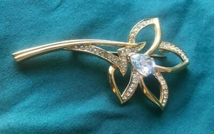 Large 3.5" Vintage Signed TRIFARI Flower Rhinestone Gold Tone Pin / Brooch  - Picture 1 of 12