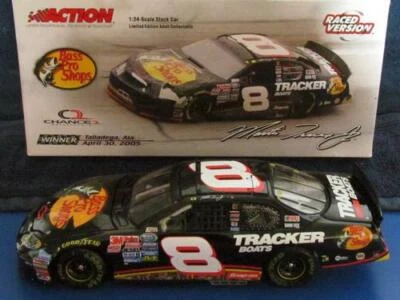 Coche de carreras Lionel escala 1:24 NASCAR 2005 Chevy Bass Pro Shops Martin Truex Jr. #8 Foto 1 de 4