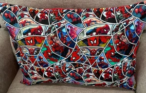 Handgefertigter Spider-Man inspirierter Kissenbezug "Mosaik mit rotem" Umschlag-Stil 14" x 20" - Bild 1 von 3