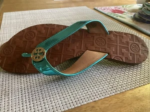 Tory Burch Thora Turquoise Patented Leather Gold Logo Thong Flat Sandals! 8M - Picture 1 of 11