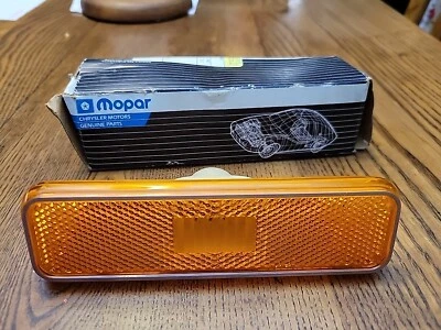Dodge Dart & Plymouth Valiant 1972 1973 luz de señalización delantera nueva en stock Mopar ámbar Foto 1 de 4