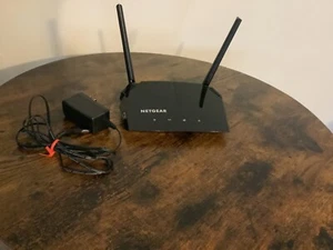 NETGEAR R6080 Fast Ethernet Smart WiFi Router - Picture 1 of 3