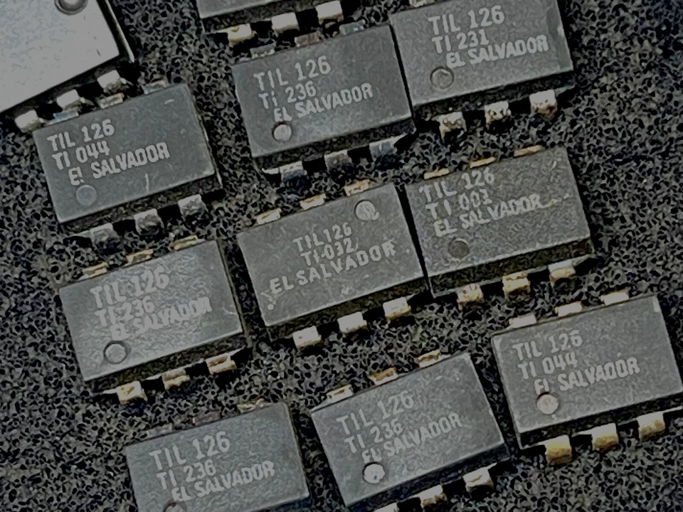 SALIDA FOTOTRANSISTOR TIL126 TI OPTO NPN 6 PINES DIP NEGRO NUEVO ÚLTIMOS Foto 1 de 1