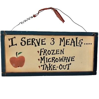 Placa de madeira rústica “I Serve 3 Meals..”, placa de humor, placa engraçada, placa de fazenda Apple - Imagem 1 de 4