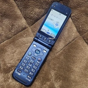 NTT Docomo F884Ies Raku Phone Japanese Flip Phone Garakei Keitai Retro - Picture 1 of 6