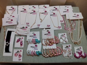 Menge 41 Claire's Icing MEAN GIRLS Halsketten Armbänder Ohrringe-neu mit Etikett - Bild 1 von 12