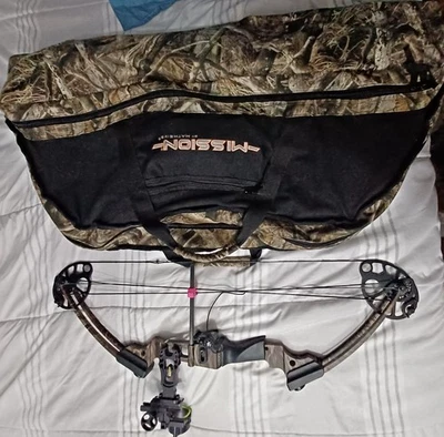 Compound Bows - Image 1 of 3