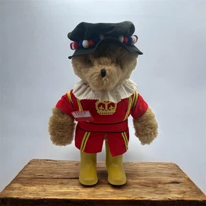 Eden 1977 Torre de Londres Guardia Oso Sombrero Etiqueta Botas Conjunto Oso de Peluche 18" - Imagen 1 de 19