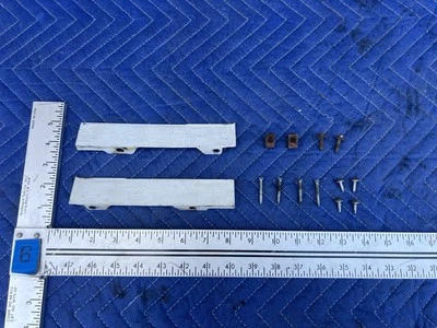 Herrajes de moldura de faros Cadillac Seville 1980-1985 1620530 LH RH GM OEM #3416M Foto 1 de 4