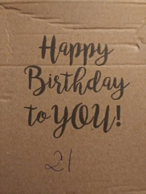 21 cumpleaños tiene una tiara y una faja dorada que dice que tengo 21 perras  Foto 1 de 4