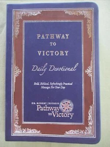 PATHWAY TO VICTORY DAILY DEVOTIONAL Book by Dr Robert Jeffress 2020 Leather NICE - Imagen 1 de 4