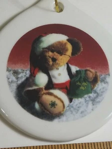 Ornamento Natalizio Ceramica Boyd's Bears - Auguri Stagioni Orso con Cappello Babbo Natale - Foto 1 di 5