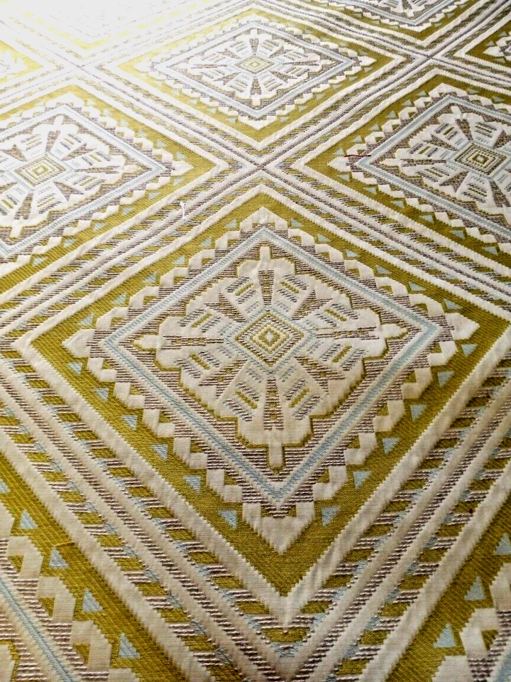 Diamante Damasco Patrón Elevado Crema/Llave Lima/Azul Bebé Gama Alta Por Yarda Foto 1 de 4