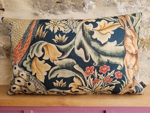 Funda de cojín de terciopelo verde azulado y verde liebre William Morris FOREST almohada Sanderson - Imagen 1 de 19