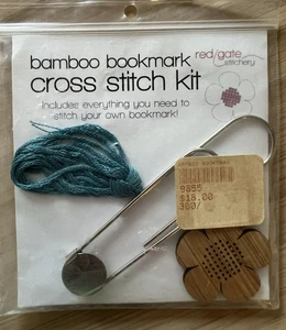 Kit punto croce segnalibro bambù cucitura cancello rosso 2013 nuovo con scatola - Foto 1 di 2