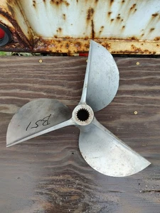 Mercury Cleaver Short Hub Propeller 14 x 24 pitch RH Prop 19 spline B51 - Bild 1 von 3