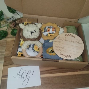 π¦π― Lion Tiger Newborn Baby Shower Hamper Muslin Arrival Disc Romper Teether - Picture 1 of 16