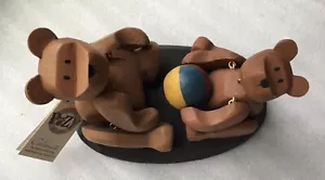 Pozy Bears "When We Were Young" Holz Handarbeit Bär Figuren Strandball 2010 NEU - Bild 1 von 4