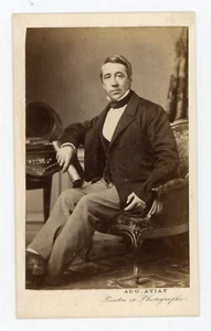 FOTO CDV ca. 1860, ein Mann sitzt in einem Sessel Objekt Handarbeit Aviat Troyes - Bild 1 von 2