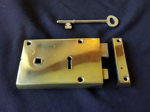 One Reclaimed Antique Brass Victorian Door Lock With Matching Key & Keep (EB401) Cover