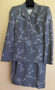 ITALY VINTAGE SKIRT SUIT WOOL IN GRAY FLORAL EMBROIDERY BLAZER 34 SKIRT 36 - Picture 1 of 16