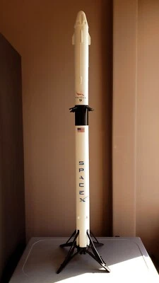 SpaceX Falcon 9 with Dragon Capsule - 84cm/33inch 1:76 scale Decals included! - Image 1 of 4