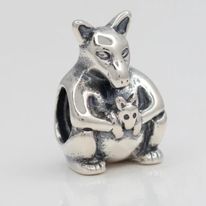 NEU AUTHENTISCH PANDORA CHARM KÄNGURU MIT BABY PERLE 790534 MIT WILDLEDER ETUI - Bild 1 von 5