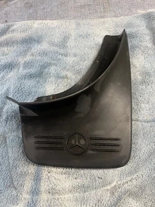 OEM MERCEDES ML W163 PRE-FACELIFT REAR RIGHT Mud Flap Splash Slosh Guard Black - Foto 1 di 6