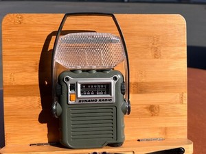 Dynamo Crank Lantern Radio 3 LED Flashlight Green