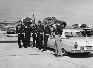 1955 USAF Thunderbird Crew with Jets and 55 T Birds on tarmac 8 x10 Photograph - Bild 1 von 1