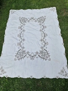 Vintage Madeira Irish Linen Cutwork Hand Embroidery Tablecloth 66 X 50 Ins - Picture 1 of 11