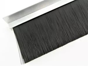 250 cm in 2 Stck je 125 cm Streifenbürste 90° Winkel 70 mm Faser Torbürste - Bild 1 von 7