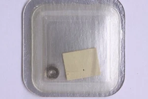 Omega 1040 part 1453 Grand renvoi de roue d'armage Rinvio grande NOS - Picture 1 of 2