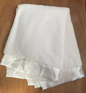 Baby Throw Blanket Super Soft Plush Fleece with Satin Trim Vanilla Ice NO TAG - Picture 1 of 3