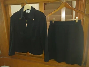 St. John Strickkollektion von Marie Gray. 2 Stück schwarzer Rock Anzug Gr. 4. Verziert - Bild 1 von 7