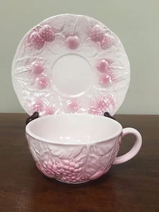 Juego(s) de tazas y platillos rosa mayólica fruta Salins Les Bains Francia ~ Francia - Imagen 1 de 7